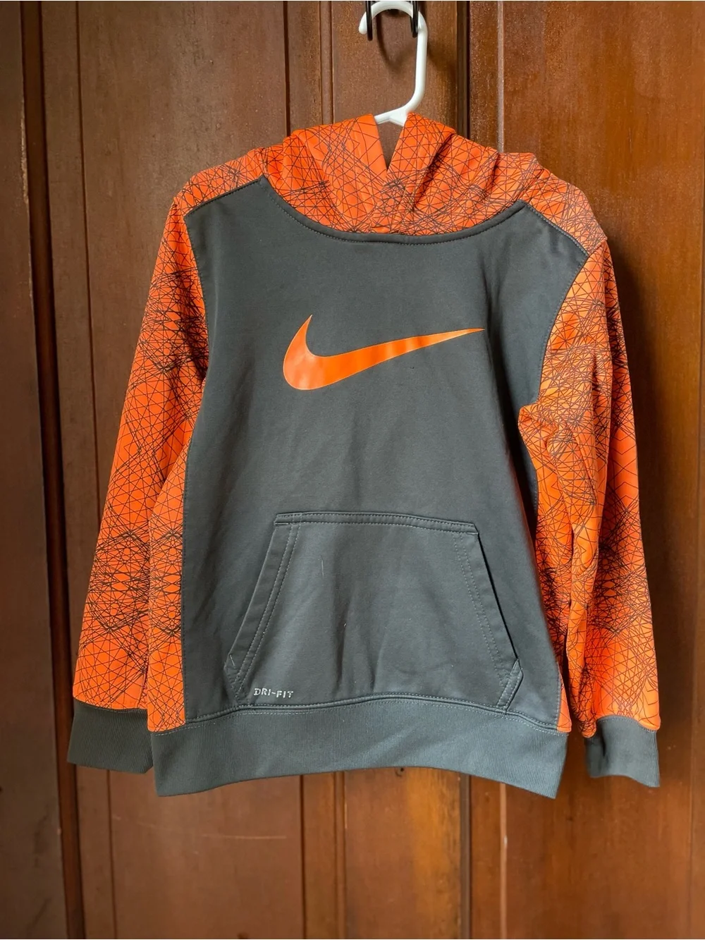 Nike dri fit boys size 6 gray / orange athletic hoodie